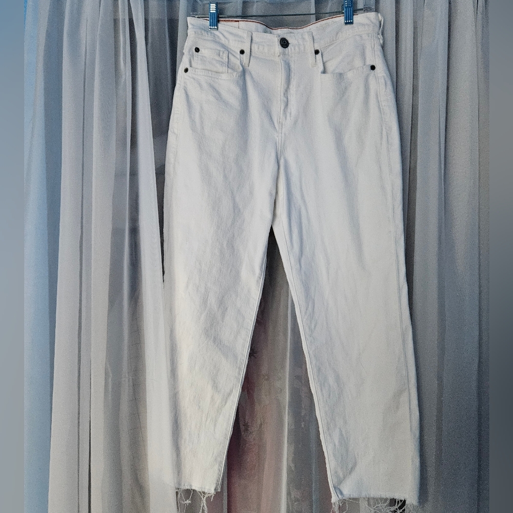 Slightly curvy cropped Eddie Bauer jeans